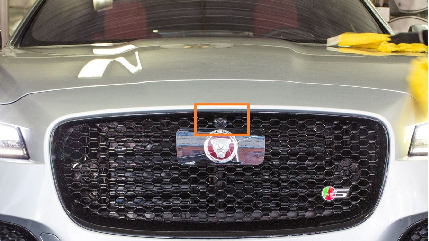 camara-frontal-hd-jaguar-f-pace1