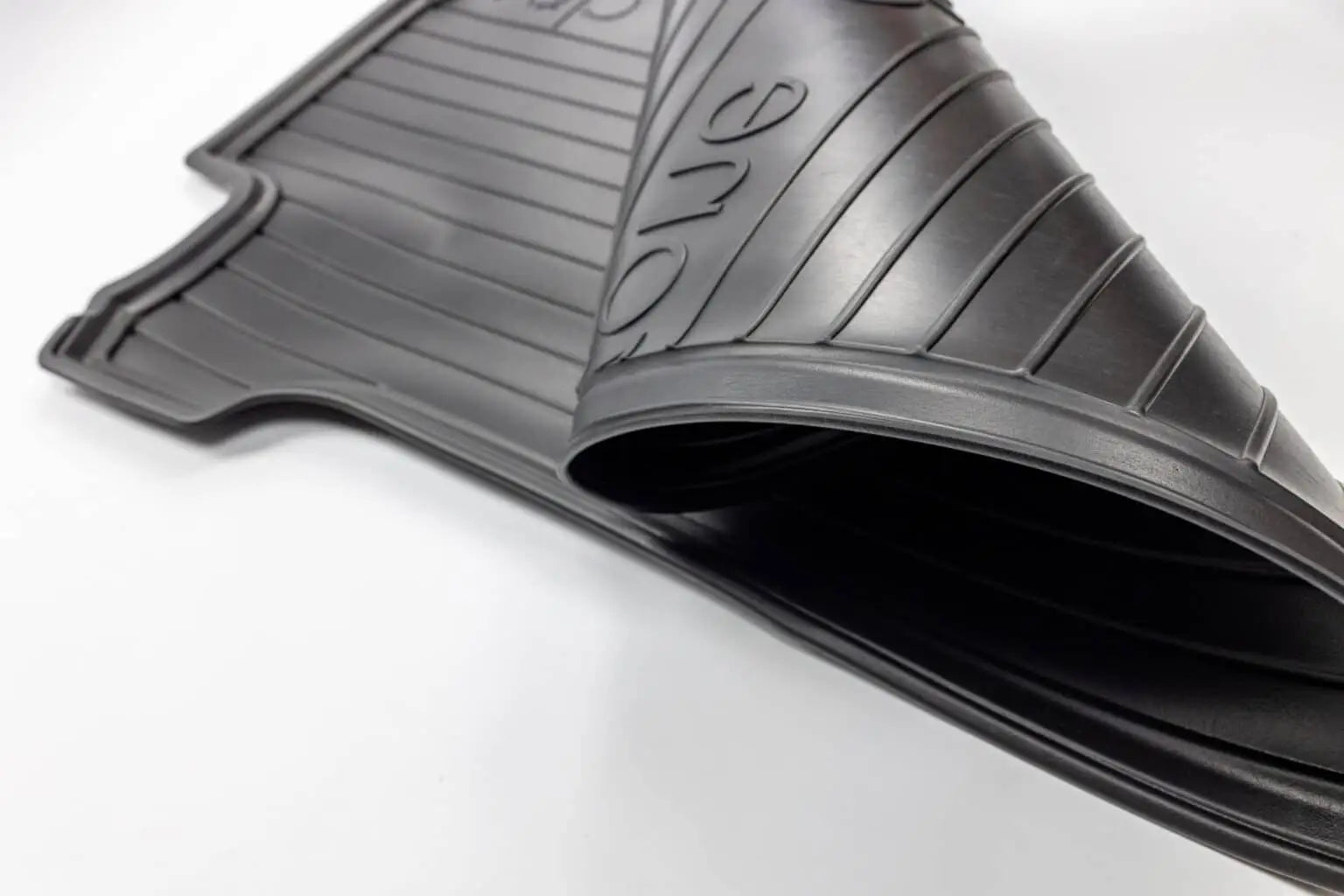 TAPETE BORRACHA P/ MALA DRYZONE VOLKSWAGEN PASSAT B9 CARRINHA 2023 -> PISO SUPERIOR