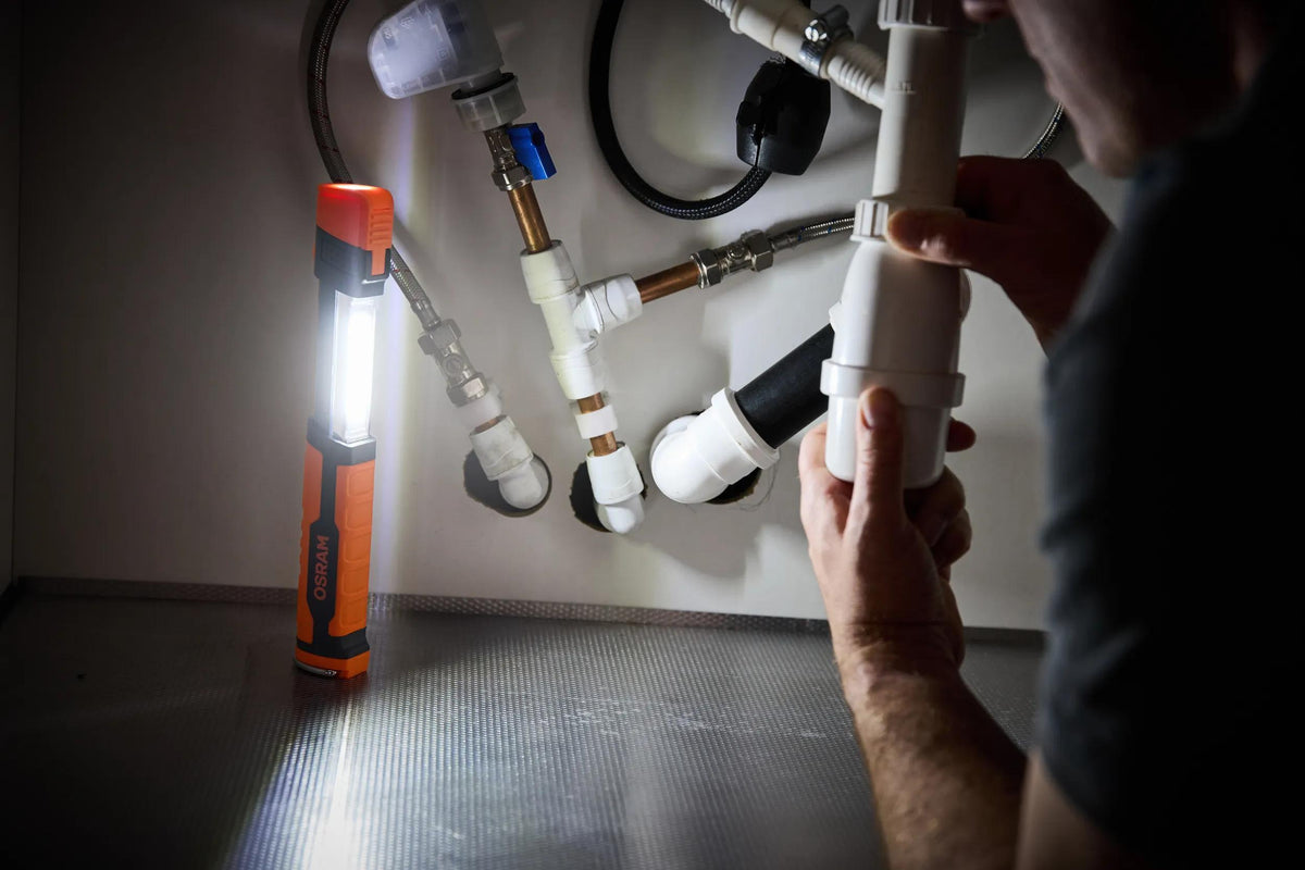 Lanterna LED Telescópica Recarregável OSRAM 270 lm — LEDIL419