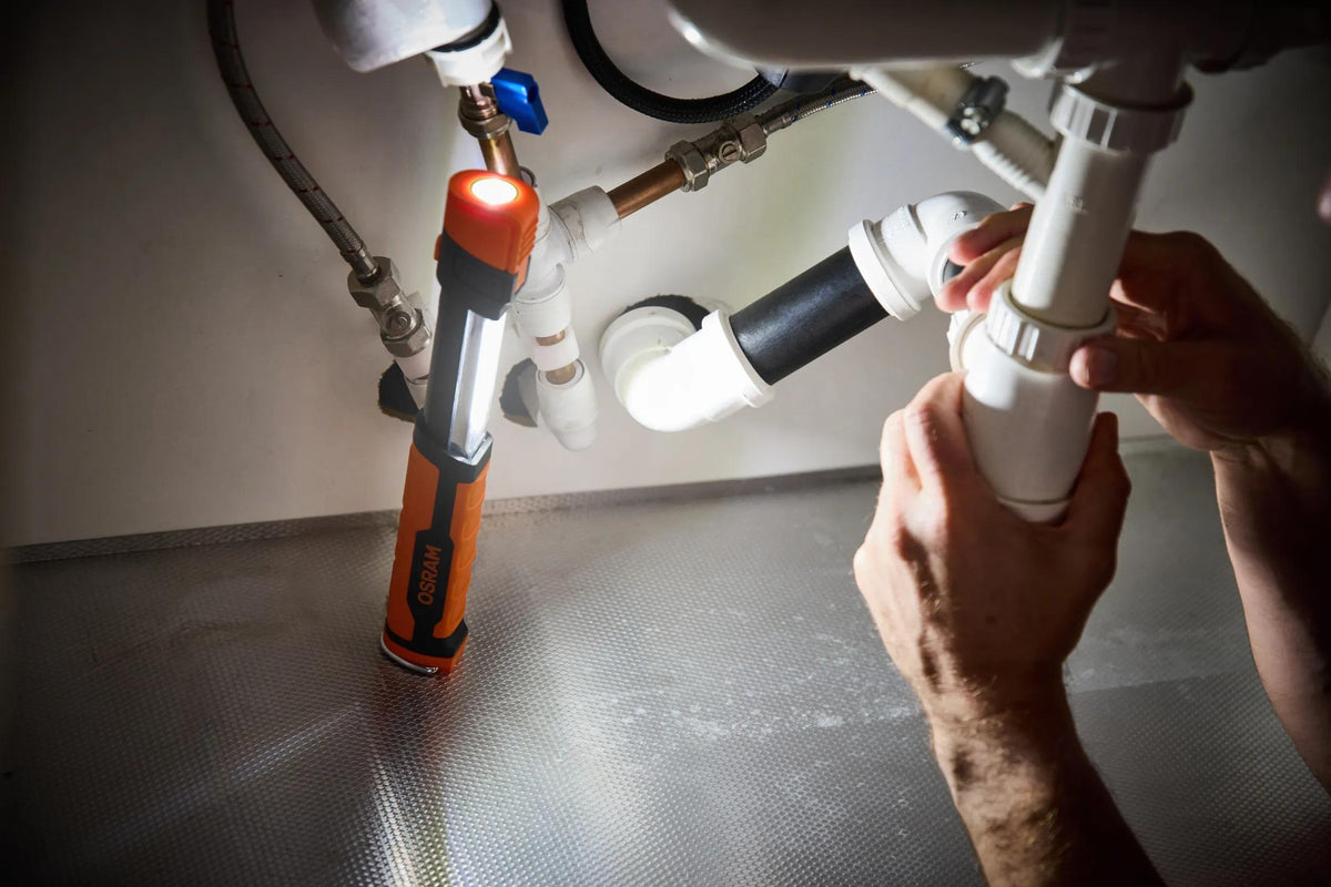 Lanterna LED Telescópica Recarregável OSRAM 270 lm — LEDIL419