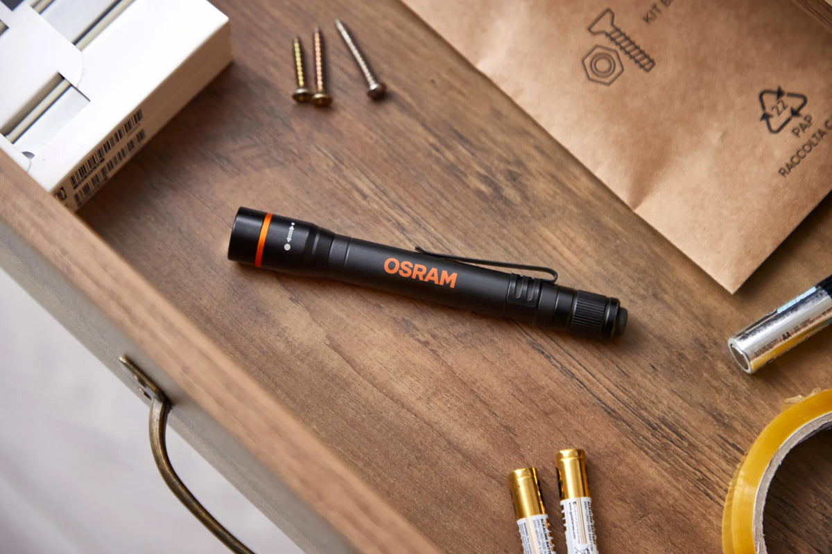 Lanterna LED OSRAM TORCH 250 ESSENTIAL com Foco Ajustável — LEDIL427ESN