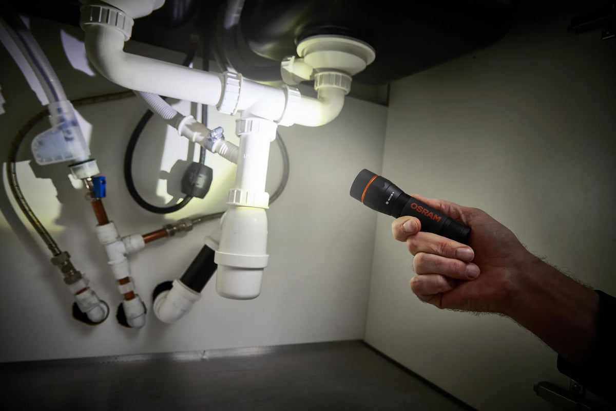 Lanterna LED OSRAM TORCH 450 ESSENTIAL com Foco Ajustável — LEDIL429ESN